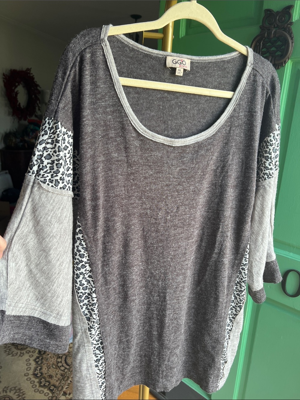 GiGiO plus Women's Charcoal Scoop-Neck Top with Leopard Trim. 🤩 Size 1x